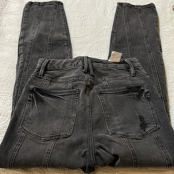 Good American denim. NWT Size 6/28. - Picture 10 of 14